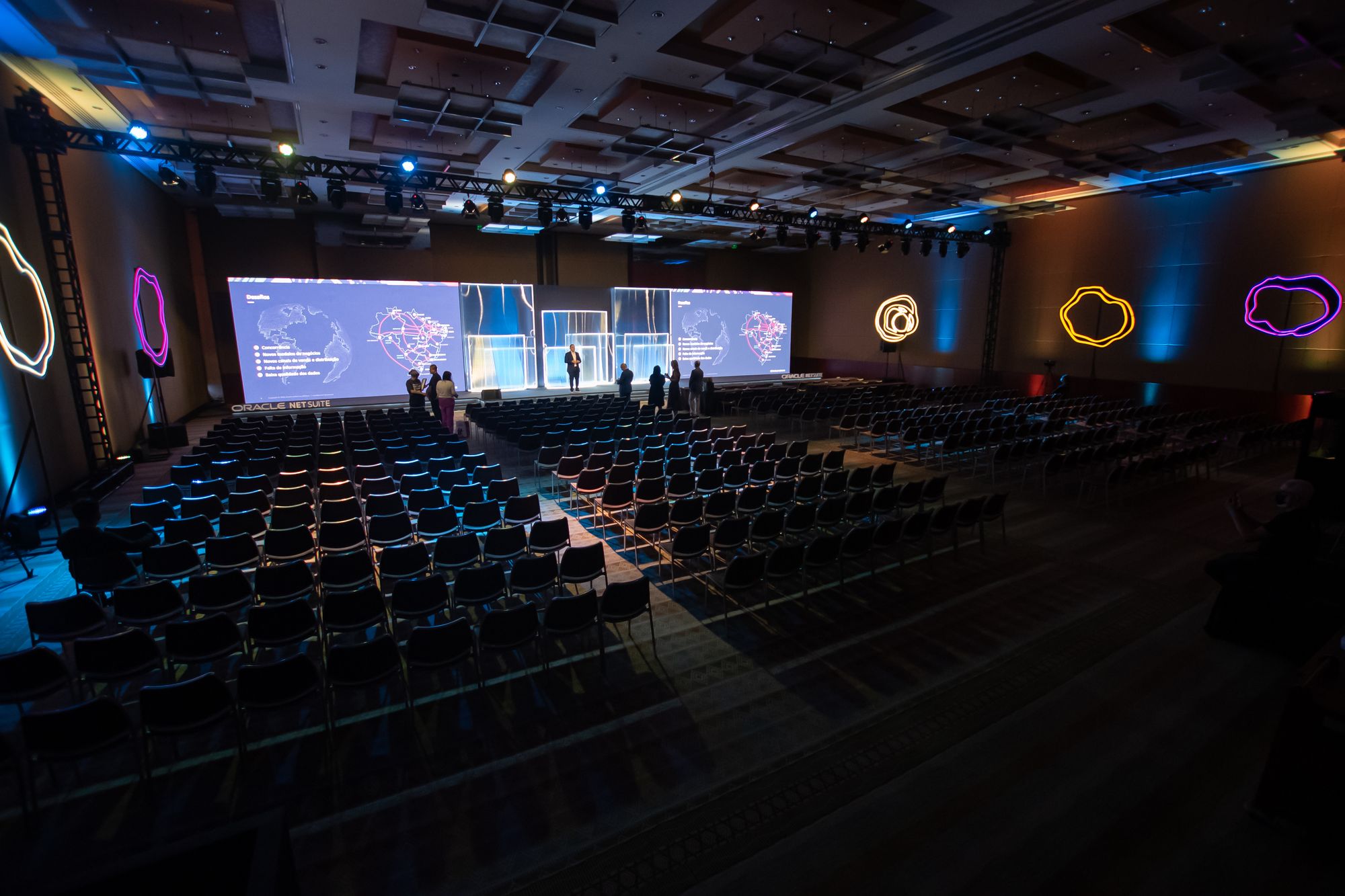 Plenária com palco em LED