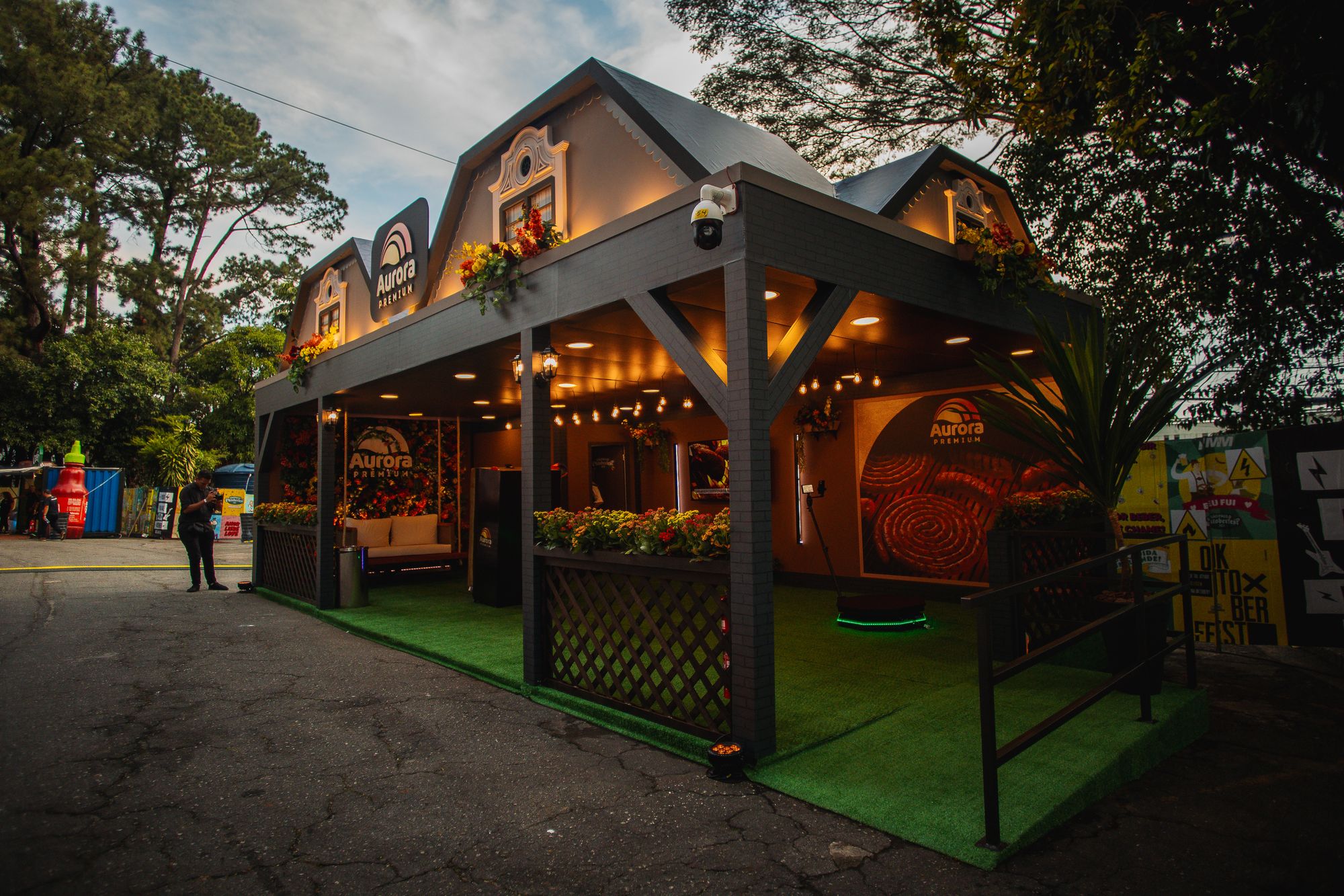 Casa cenográfica ao ar livre